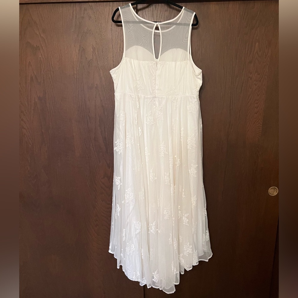 NWT Torrid Special Occasion Ivory Embroidered Hi-Lo
Dress Size 24 Wedding Bridal - Picture 10 of 16